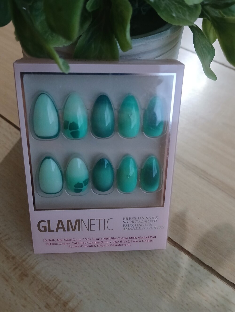 NIB Glamnetic Press On Nails ~ Siren Green A Beauty